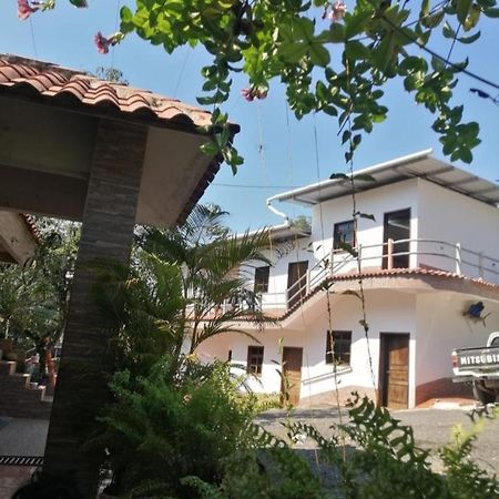 Hotel El Pez Dorado Рио-Дульсе Экстерьер фото
