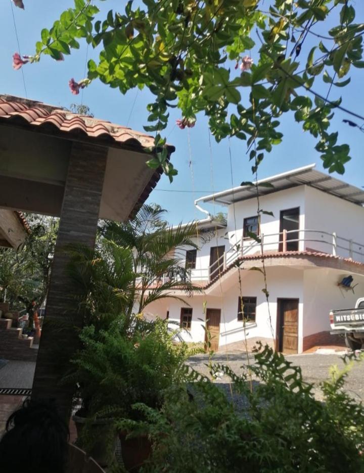 Hotel El Pez Dorado Рио-Дульсе Экстерьер фото